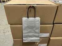 Partij paper carrier bags 21+14*8cm silver (4500x) - afbeelding 1 van  4