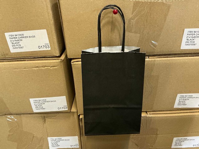 Partij paper carrier bags 21x14x8cm black (4000x) - afbeelding 1 van  6