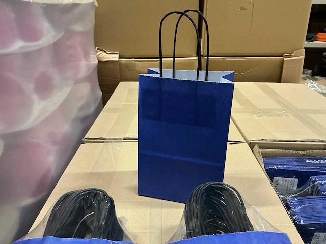 Partij paper carrier bags 21x14x8cm blue (4950x) - afbeelding 2 van  6