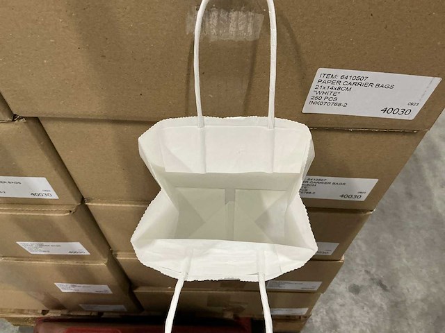 Partij paper carrier bags 21x14x8cm white (4650x) - afbeelding 3 van  3