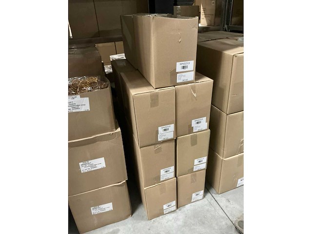Partij paper carrier bags 22+11*36cm black (3500x) - afbeelding 2 van  4