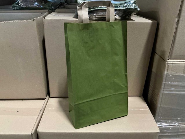 Partij paper carrier bags 22+11x36cm olive (7000x) - afbeelding 1 van  7