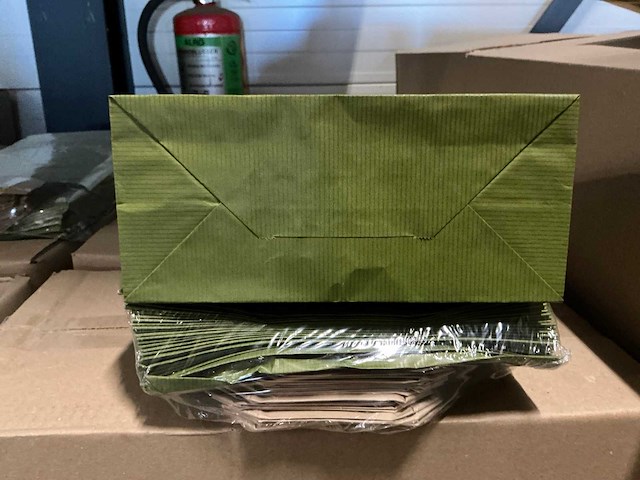 Partij paper carrier bags 22+11x36cm olive (7000x) - afbeelding 3 van  7