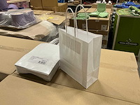 Partij paper carrier bags 22x18x8cm white (6000x) - afbeelding 2 van  4