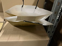 Partij paper carrier bags 26+12*35cm gold (5250x) - afbeelding 2 van  3