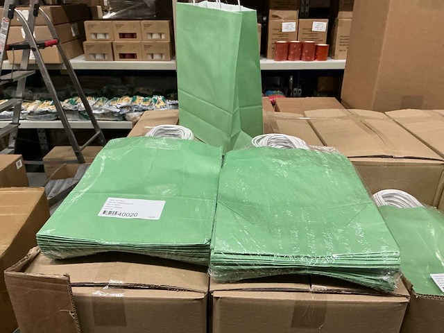 Partij paper carrier bags 26+12*35cm misty green (6000x) - afbeelding 3 van  6