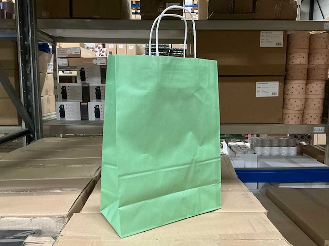 Partij paper carrier bags 26+12*35cm misty green (6000x) - afbeelding 1 van  7