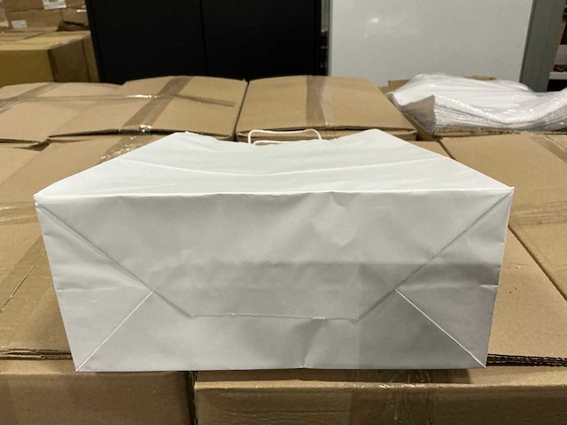 Partij paper carrier bags 26+12*35cm white (6000x) - afbeelding 3 van  6