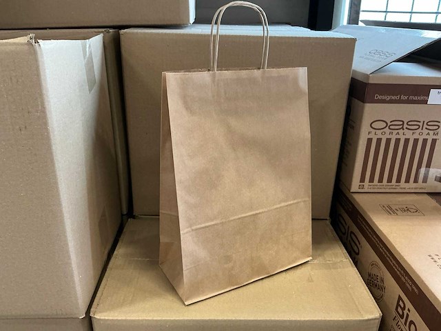 Partij paper carrier bags 26+12x35cm brown fsc unprinted (4800x) - afbeelding 1 van  5