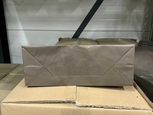 Partij paper carrier bags 32+12*41cm cappuccino (2000x) - afbeelding 1 van  5