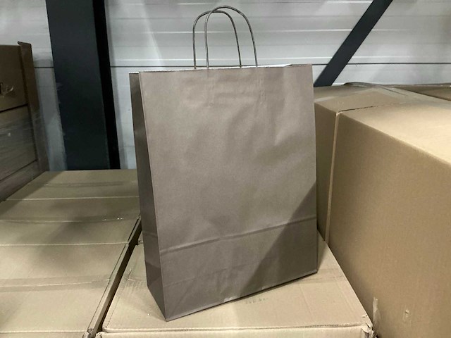 Partij paper carrier bags 32+12*41cm cappuccino (3500x) - afbeelding 1 van  6
