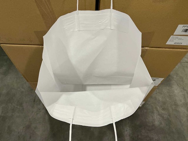 Partij paper carrier bags 32+12*41cm unprinted (3000x) - afbeelding 2 van  6
