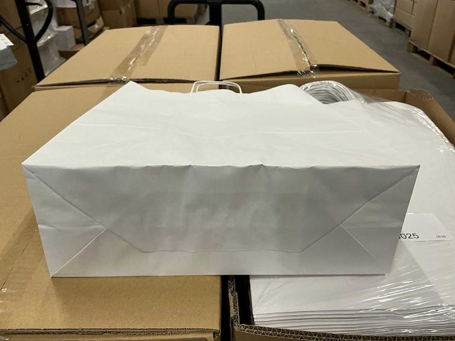 Partij paper carrier bags 32+12*41cm unprinted (3000x) - afbeelding 3 van  6