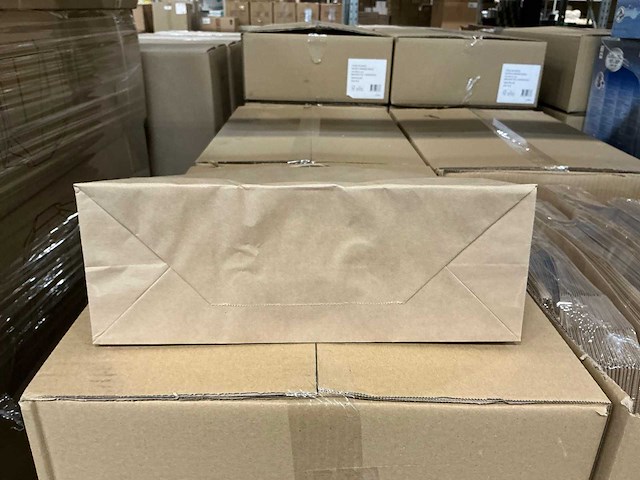 Partij paper carrier bags 32+12x41cm brown fsc unprinted (3000x) - afbeelding 1 van  6