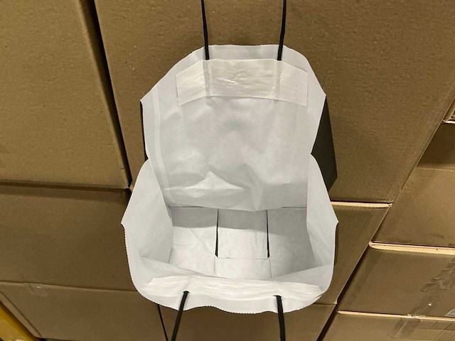 Partij paper carrier bags 35x26x12cm black (6000x) - afbeelding 2 van  6