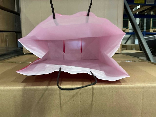 Partij paper carrier bags 35x26x12cm pink (1150x) - afbeelding 2 van  7