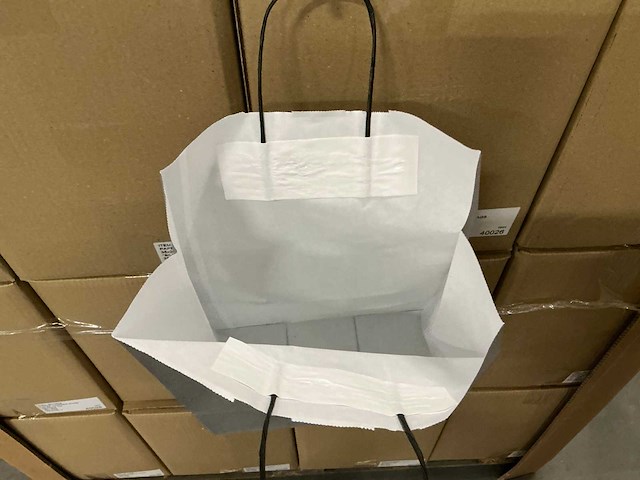 Partij paper carrier bags 35x26x12cm silver (6200x) - afbeelding 1 van  2