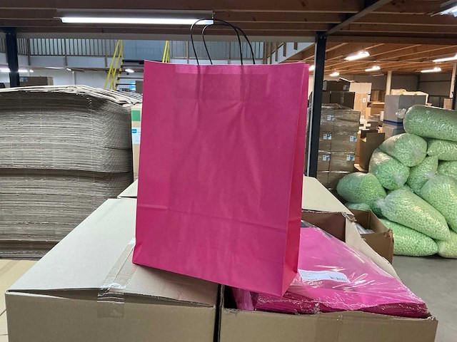 Partij paper carrier bags 41x32x12 pink (5000x) - afbeelding 4 van  6