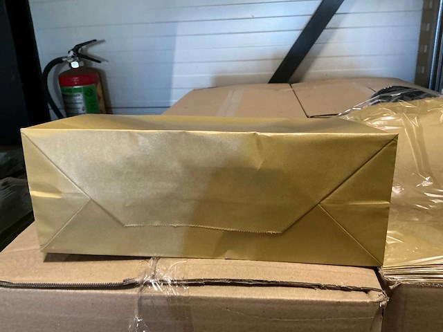 Partij paper carrier bags 41x32x12cm gold (4000x) - afbeelding 3 van  6