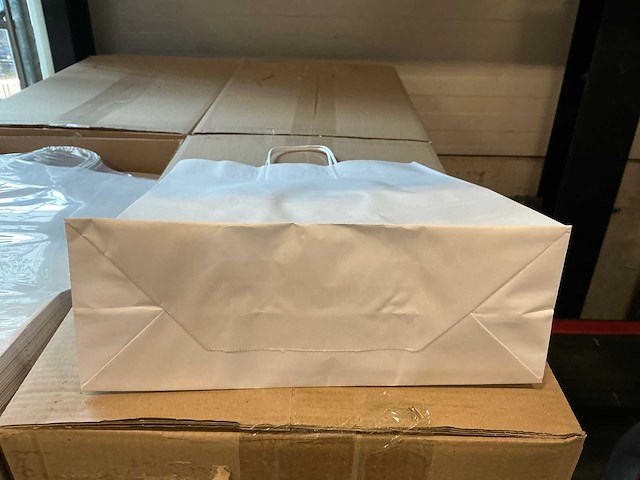 Partij paper carrier bags 41x32x12cm white (3000x) - afbeelding 2 van  5