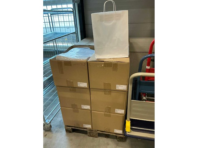 Partij paper carrier bags 41x32x12cm white (3000x) - afbeelding 3 van  5