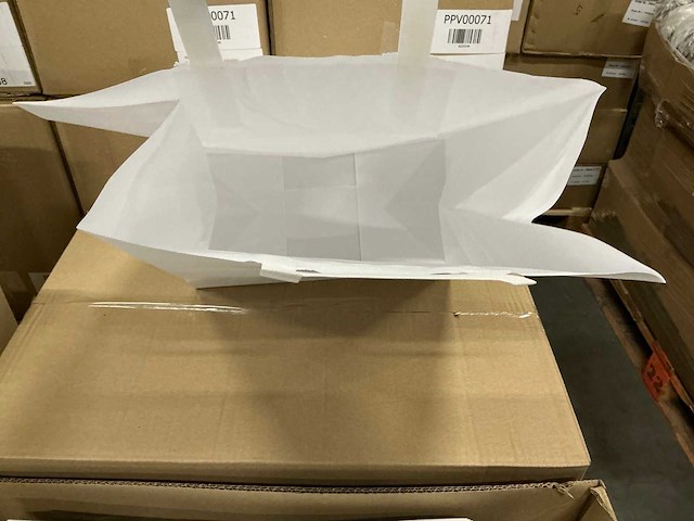 Partij paper carrier bags 43x32x17cm white unprinted (1000x) - afbeelding 2 van  5