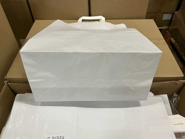 Partij paper carrier bags 43x32x17cm white unprinted (1000x) - afbeelding 3 van  5