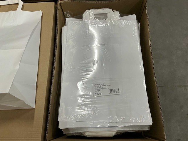 Partij paper carrier bags 43x32x17cm white unprinted (1000x) - afbeelding 5 van  5