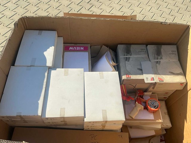 Partij papier - afbeelding 1 van  6