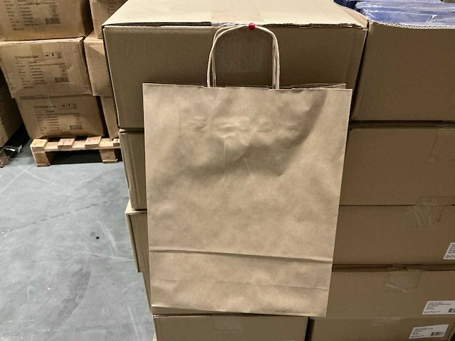 Partij papieren draagtassen fsc 32/12x41cm bruin 100 gr/m2 gedraaid papieren koord (800x) - afbeelding 1 van  5