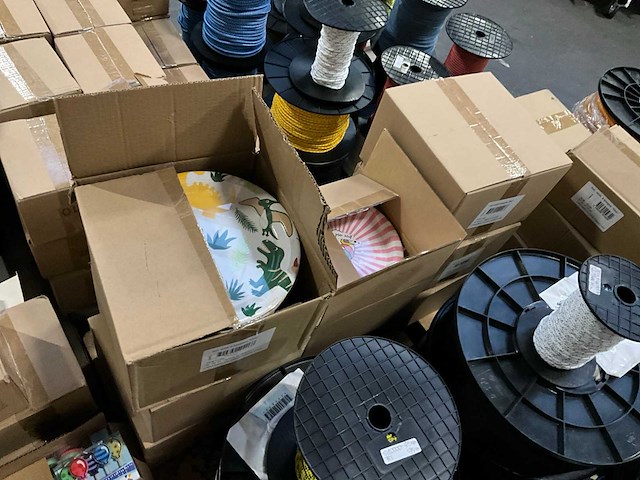 Partij papieren servies - afbeelding 1 van  5