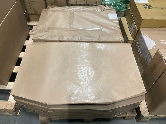 Partij papieren vellen gestreept 95x60cm (2500x) - afbeelding 1 van  2