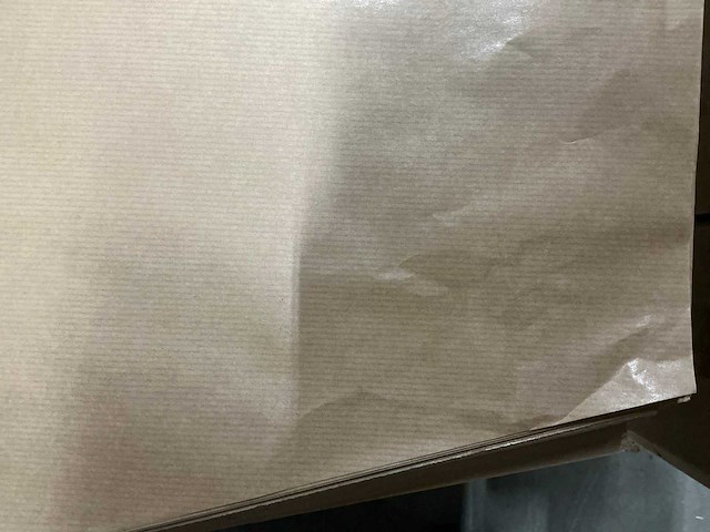 Partij papieren vellen gestreept 95x60cm (2500x) - afbeelding 2 van  2