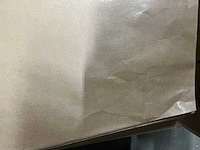 Partij papieren vellen gestreept 95x60cm (2500x) - afbeelding 2 van  2