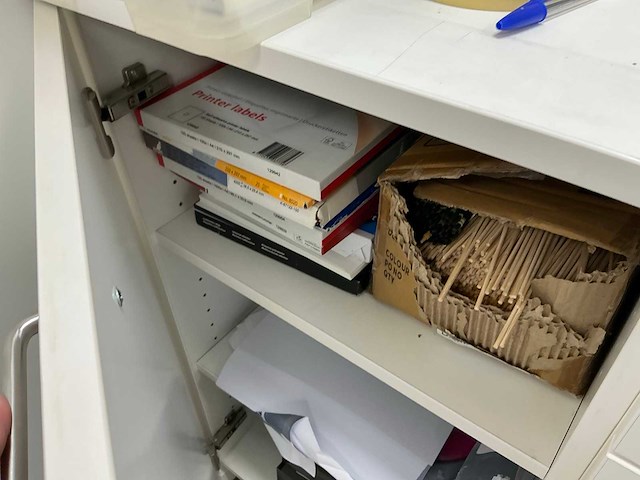 Partij papierrollen en vellen - afbeelding 14 van  21