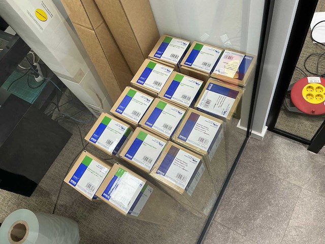 Partij papierrollen en vellen - afbeelding 15 van  21