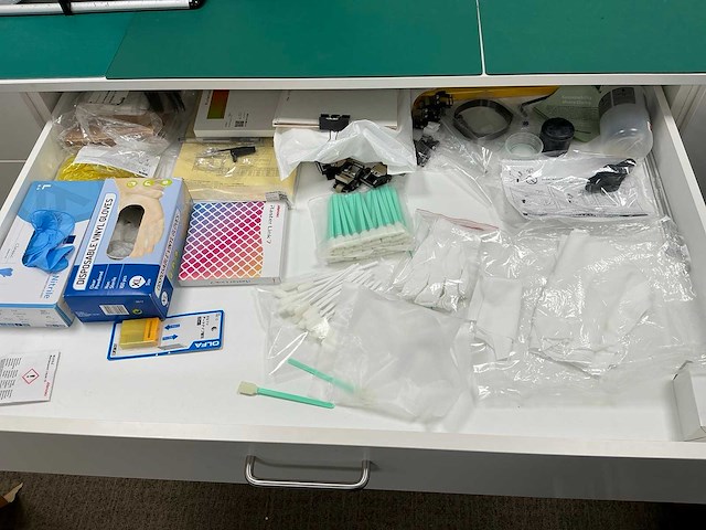 Partij papierrollen en vellen - afbeelding 18 van  21