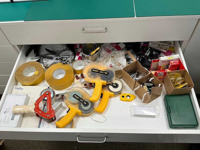 Partij papierrollen en vellen - afbeelding 19 van  21