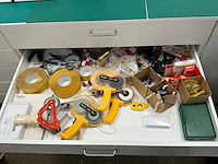 Partij papierrollen en vellen - afbeelding 19 van  21