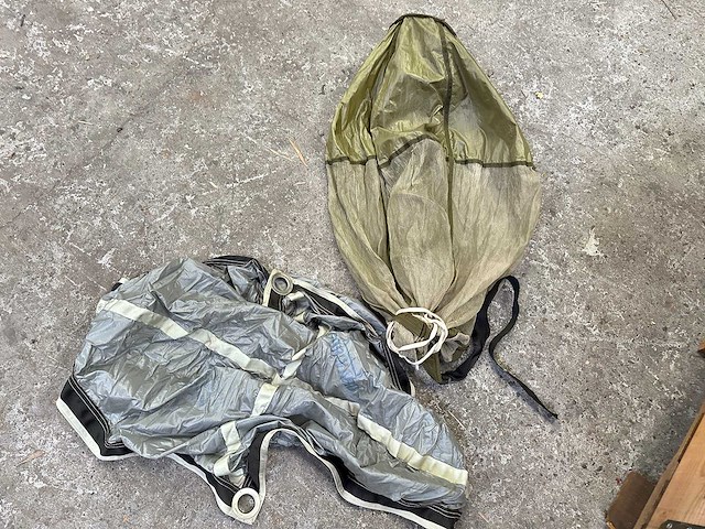 Partij parachute onderdelen - afbeelding 2 van  4