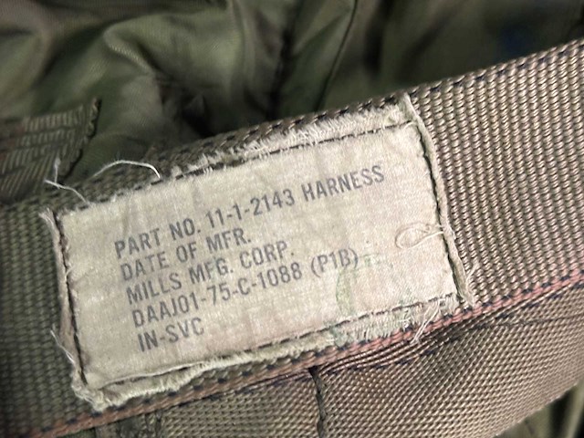 Partij parachuteharnassen - afbeelding 4 van  4