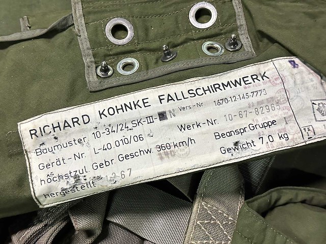 Partij parachuteharnassen - afbeelding 3 van  5