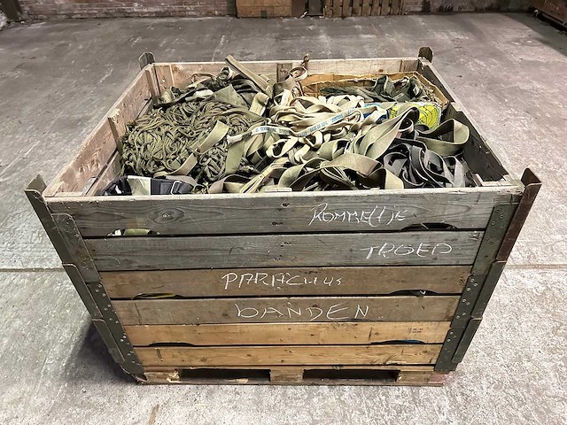 Partij parachutekoorden en banden - afbeelding 2 van  6