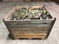 Partij parachutekoorden en banden - afbeelding 2 van  6