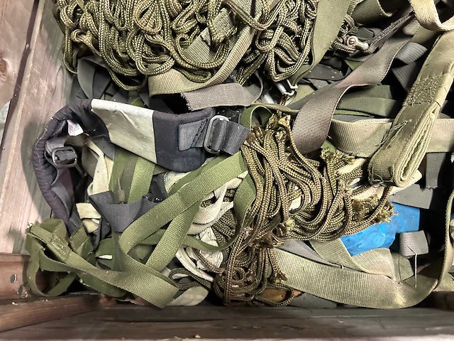 Partij parachutekoorden en banden - afbeelding 3 van  6