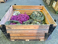 Partij paradekoorden en diverse kledingstukken - afbeelding 2 van  6