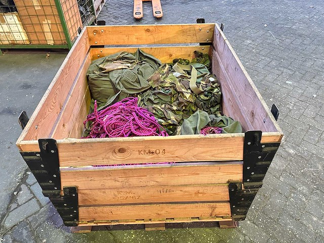 Partij paradekoorden en diverse kledingstukken - afbeelding 6 van  6