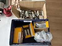 Partij parker hydraulische/pneumatische koppelingen - afbeelding 1 van  4