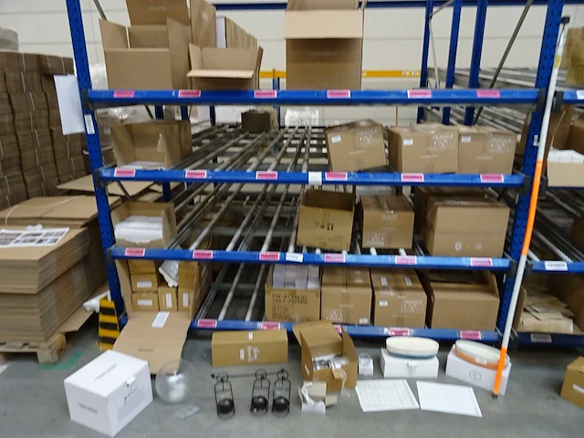 Partij partylite kaarsen en woningaccessoires, circa 170 items - afbeelding 1 van  13
