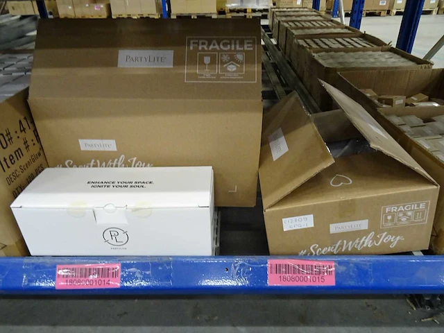 Partij partylite kaarsen en woningaccessoires, circa 980 items - afbeelding 2 van  23